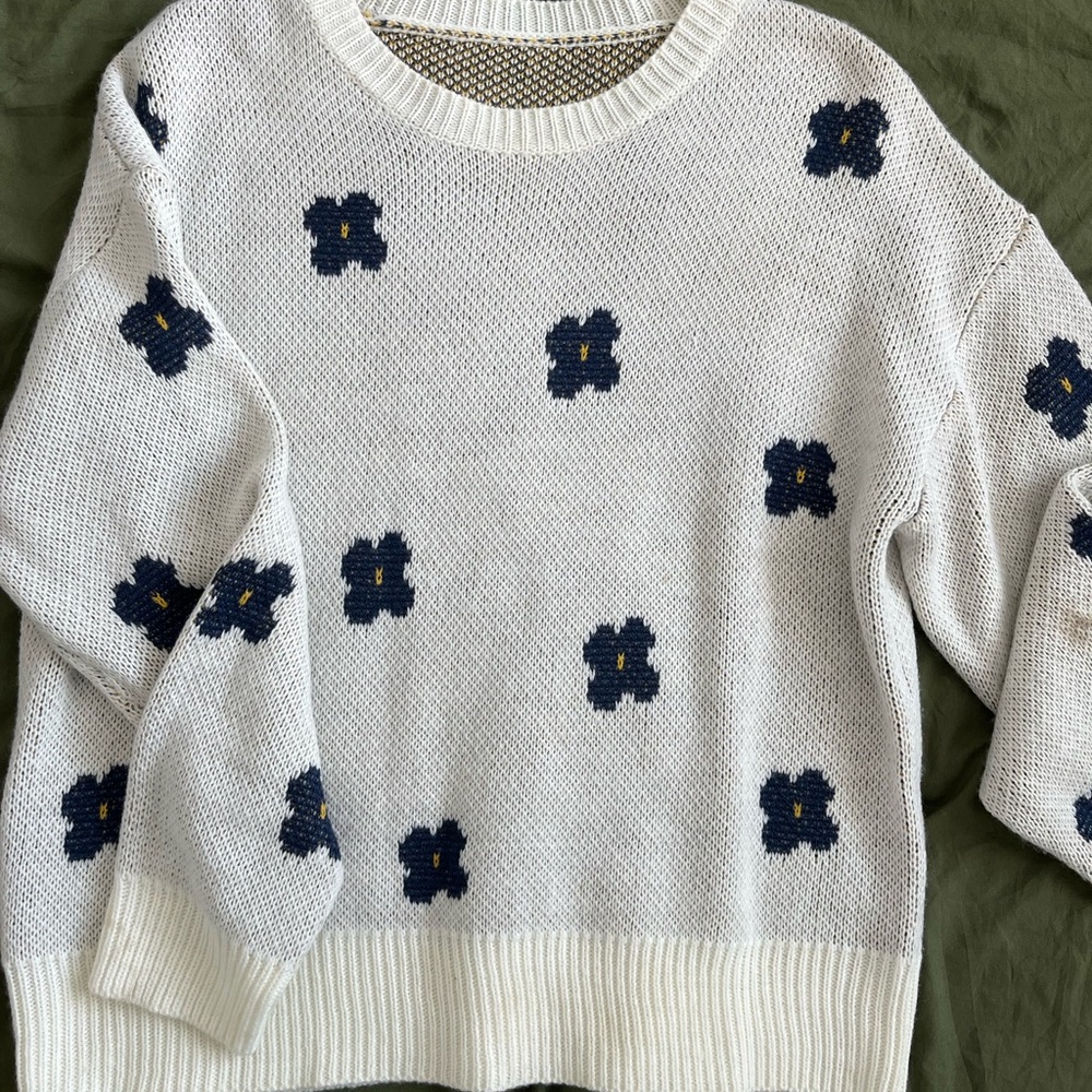Source Unknown Navy Floral White Sweater